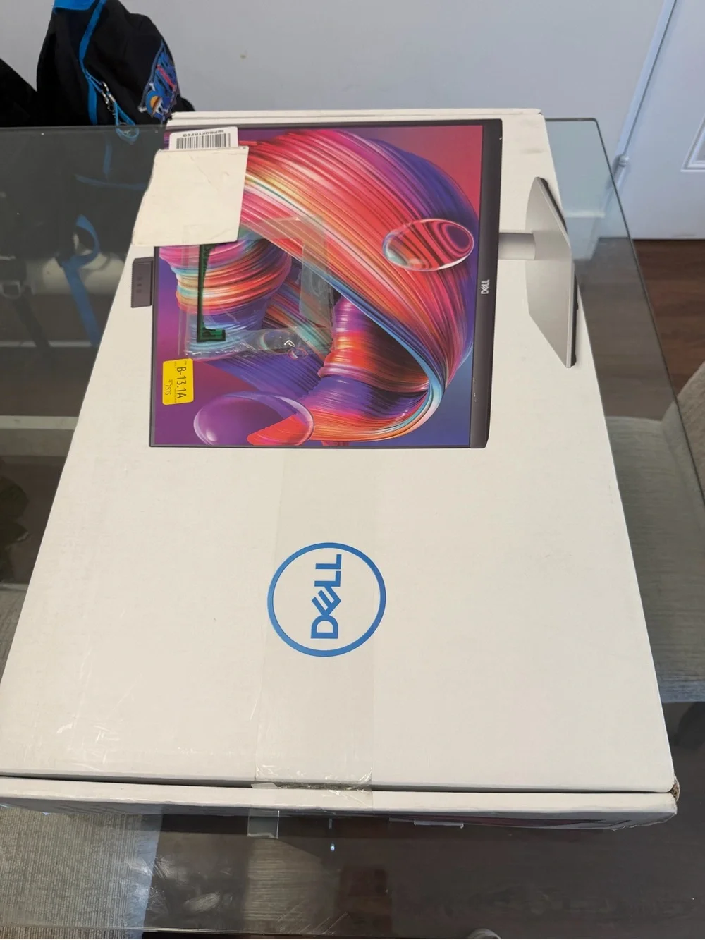 Dell Monitor with Multicolor Display Graphics on White Packaging
